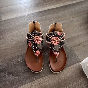 New Floral Leopard 1” Fashion Sandals Women’s Size 6